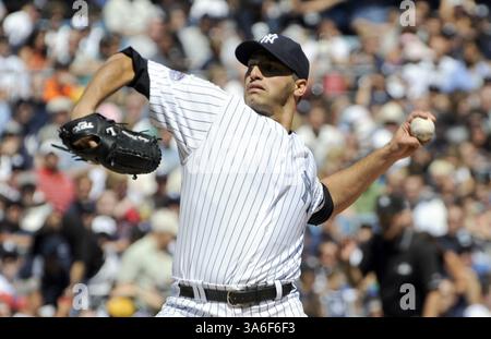 31 août 2008 - les Yankees de New York Andy Pettitte lance la première manche contre les Blue Jays de Toronto au Yankee Stadium dans le Bronx, New York, le dimanche 31 août 2008. (David L. Pokress/Newsday/MCT) (image de crédit : © David L. Pokress/MCT/ZUMAPRESS.com) Banque D'Images