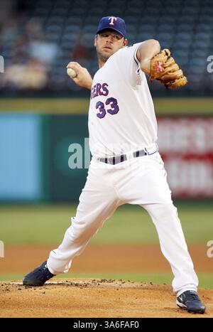 22 septembre 2008 - Kevin Millwood (33) des Texas Rangers lance un terrain contre les Oakland Athletics au Rangers Ballpark à Arlington, Texas, le lundi 22 septembre 2008. (Brandon Wade/Fort Worth Star-Telegram/MCT) (image crédit : © Brandon Wade/MCT/ZUMAPRESS.com) Banque D'Images