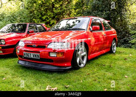 Bristol , Royaume-Uni - 8 octobre 2023 : Red Ford Escort RS Cosworth exposé au salon de l'automobile. Banque D'Images