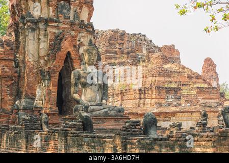 Temple Wat Mahathat à Ayutthaya Banque D'Images