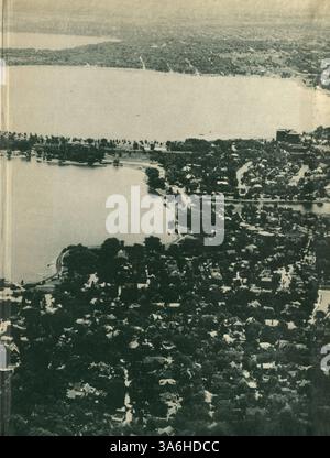 Le Hesperian Yearbook 1938 de West High School décrit les moments clés de l'année scolaire 1937-1938, y compris les réalisations des étudiants, les contributions des professeurs et les événements scolaires notables. Banque D'Images