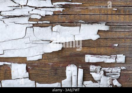Ancienne peinture craquelée sur les anciennes cartes. Mur en bois Banque D'Images