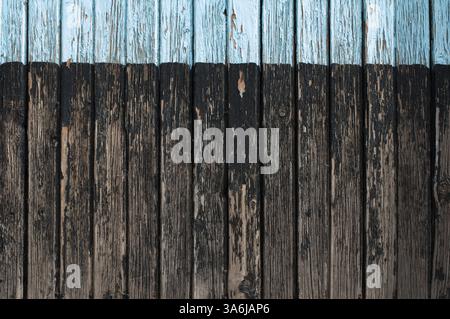 Ancienne peinture craquelée sur les anciennes cartes. Mur en bois Banque D'Images