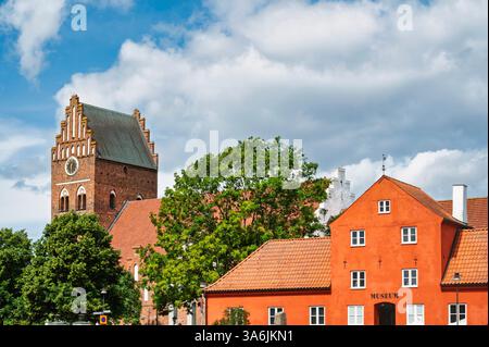 AHUS, SUÈDE - 21 JUILLET 2023 : Musée Ahus au cœur de la ville. Banque D'Images