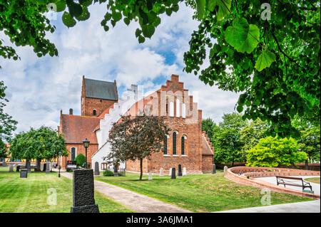 AHUS, SUÈDE - 21 JUILLET 2023 : Église Sainte Marie de la ville de la côte ouest dans la région sud de la Suède. Banque D'Images