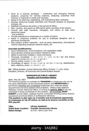 Le bulletin officiel de la Bibliothèque publique de Minneapolis pour 2007 fournit aux employés des bibliothèques des mises à jour hebdomadaires sur les événements de la bibliothèque, les changements de programme et les mises à jour organisationnelles. Banque D'Images