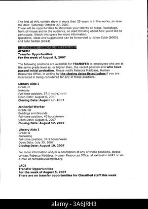 Le bulletin officiel de la bibliothèque publique de Minneapolis de 2007 fournit des mises à jour hebdomadaires pour les employés de la bibliothèque du comté de Hennepin, couvrant les services de bibliothèque, les politiques et les événements. Banque D'Images