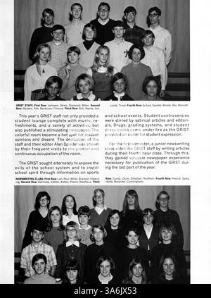 Le Wahian Washburn Yearbook 68 documente l'année scolaire 1967-1968 à Washburn High School, capturant des moments de la vie étudiante, de l'athlétisme, de la faculté et des clubs, avec une attention particulière accordée aux contributions des étudiants afro-américains au paysage académique et culturel de l'école. Banque D'Images