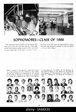 Cet annuaire South High 'Tiger' 1964 enregistre les étudiants, les enseignants, les clubs parascolaires, l'athlétisme et les événements de l'année scolaire 1963-1964 en mettant l'accent sur l'histoire afro-américaine et son impact à l'école. Banque D'Images