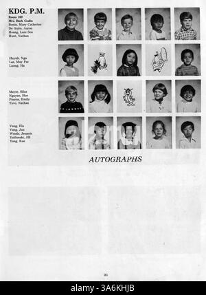 L'Annuaire élémentaire Fulton 1986 offre un aperçu de l'année scolaire 1985-1986-1998, mettant en vedette les élèves, les enseignants et les événements mémorables de l'année scolaire. Banque D'Images