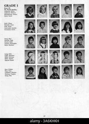 Cet annuaire de 1986 de Fulton Elementary sert d'enregistrement de l'année scolaire 1985-1986-1998, capturant des portraits d'élèves, des contributions d'enseignants et des événements scolaires importants. Banque D'Images
