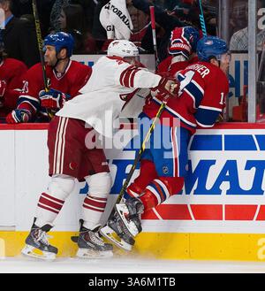 1er FÉVRIER 2015 : Arizona Coyotes aile gauche Brandon McMillan #22 vérifie l'aile droite des Canadiens de Montréal Brendan Gallagher #11 lors d'un match de la LNH entre les Coyotes de l'Arizona et les Canadiens de Montréal au Centre Bell de Montréal, Québec, Canada. Philippe Bouchard/CSM(crédit image : © Philippe Bouchard/Cal Sports Med/Cal Sport Media/ZUMAPRESS.com) Banque D'Images