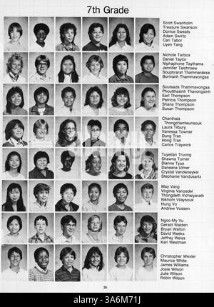 La Sanford Jr. 1986 High Yearbook, Sanford Hawk, documente les faits saillants de l'année scolaire, y compris les élèves, les enseignants et les événements spéciaux de 1985 à 1986. Banque D'Images