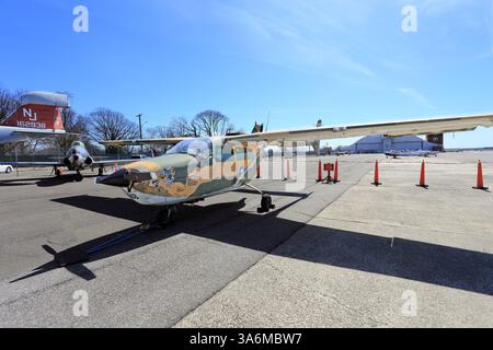 Cessna O-2B Super Skymaster, American Airpower Museum, Republic Airport, Farmingdale, long Island, NY Banque D'Images