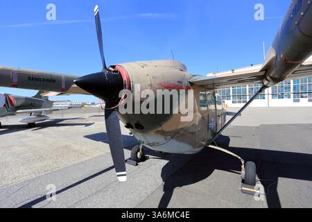Cessna O-2B Super Skymaster, American Airpower Museum, Republic Airport, Farmingdale, long Island, NY Banque D'Images