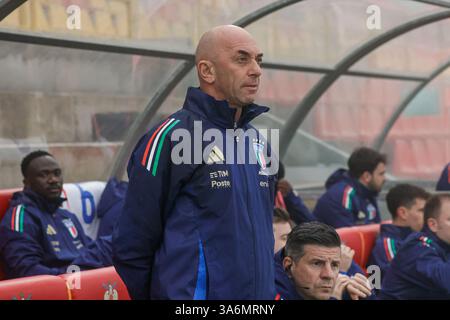 Catanzaro, Italie. 25 mars 2025. Stade Nicola Ceravolo : Mister Bollini (Italie) lors du Championnat UEFA des moins de 19 ans 2025, Elite Round, Groupe 5, match entre l'Italie et la France au stade Nicola Ceravolo, Italie. Francesco Farina/SPP (FRANCESCO FARINA/SPP) crédit : SPP Sport Press photo. /Alamy Live News Banque D'Images