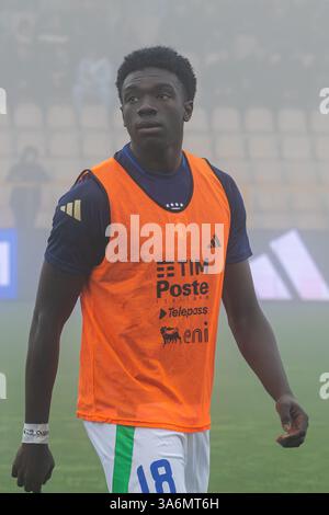 Catanzaro, Italie. 25 mars 2025. Stade Nicola Ceravolo : Jeff Ekhator (18 Italie) lors de la pré-match du Championnat UEFA des moins de 19 ans 2025, Elite Round, Groupe 5, match entre l'Italie et la France au stade Nicola Ceravolo, Italie. Francesco Farina/SPP (FRANCESCO FARINA/SPP) crédit : SPP Sport Press photo. /Alamy Live News Banque D'Images