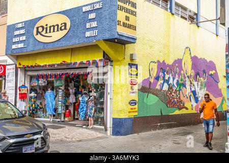 Philipsburg Sint : Saint Maarten,Front Street,Rima Entrance,vente au détail en gros,magasin de souvenirs,vêtements de plage,shopping touristique,vitrine ex Banque D'Images