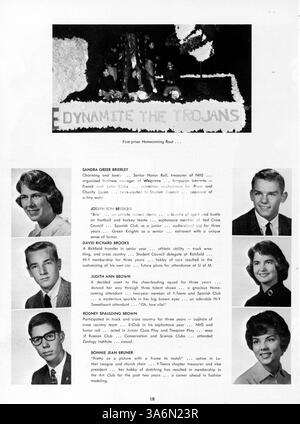 Cette édition 1961 de l'annuaire Whigrean de l'école secondaire Edina-Morningside offre un aperçu approfondi de la vie étudiante, des professeurs, de l'athlétisme et des activités parascolaires de l'année scolaire 1960-1961-1998. Banque D'Images