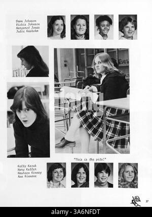L'Annuaire de Regina 1979 « signes de vie » présente les faits saillants de l'année scolaire 1978-1979-2006, y compris la vie étudiante, le corps professoral, les clubs et l'athlétisme. Banque D'Images