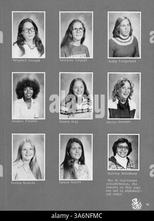 « Signes de vie », le Regina Yearbook 1979, capture les élèves, les enseignants, l'athlétisme, les clubs, et événements de l'année scolaire 1978-1979 à Regina High School. Banque D'Images