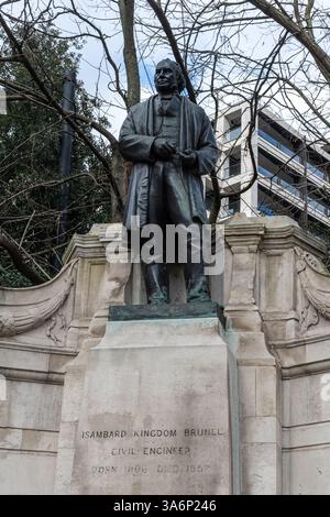 Statue en bronze d'Isambard Kingdom Brunel, Victoria Embankment, Londres, Angleterre, Royaume-Uni, par Carlo Marochetti Banque D'Images