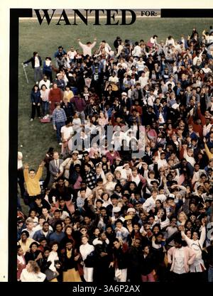 Cette édition 1987 du North High Yearbook couvre la vie étudiante, l'athlétisme, les clubs et les activités des professeurs de l'année scolaire 1986-1987/09. Les pages 81-96 sont absentes de ce volume. Banque D'Images