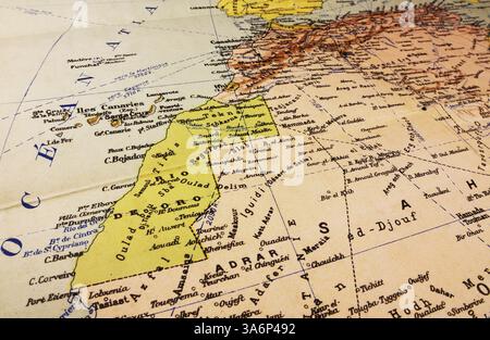 Carte Afrique de l'Ouest vieux papier vintage Sahara Occidental Maroc Banque D'Images