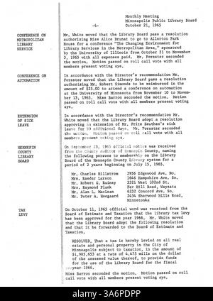 Ces 1965 procès-verbaux de réunion consignent les décisions prises par le conseil d'administration de la Bibliothèque publique de Minneapolis sur les opérations, les politiques et les services de la bibliothèque au profit de la communauté. Banque D'Images