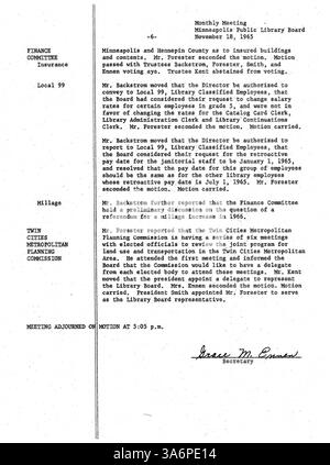Le procès-verbal de la réunion de 1965 documente les décisions prises par le conseil d'administration de la Bibliothèque publique de Minneapolis concernant les opérations, les politiques et les services publics de la bibliothèque pour cette année-là. Banque D'Images