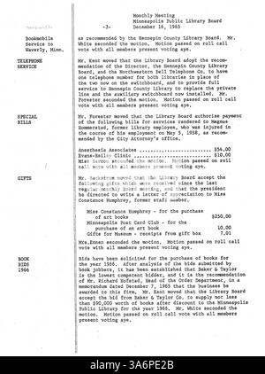 Ces 1965 minutes du conseil d'administration de la Bibliothèque publique de Minneapolis décrivent les principales décisions touchant la gouvernance des bibliothèques, les services publics et l'efficacité opérationnelle. Banque D'Images