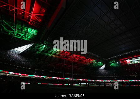Une vue générale de l'intérieur du Principality Stadium, stade du rugby gallois devant le k/o alors que les équipes s'alignent pour les hymnes nationaux. Guinness six Natio Banque D'Images