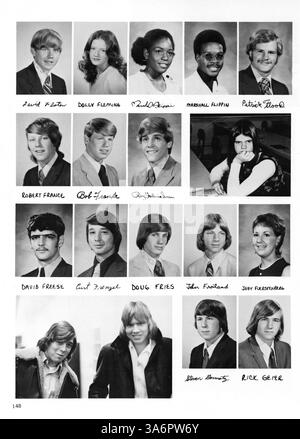 L'édition 1973 de l'annuaire de la Roosevelt High School, Sagamore, couvre une variété de réalisations d'étudiants et de professeurs, d'événements scolaires, de clubs et de performances sportives de l'année scolaire 1972-1973, y compris un coup de projecteur sur l'histoire afro-américaine. Banque D'Images
