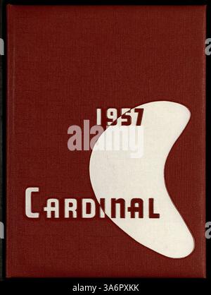 L'annuaire de l'école secondaire Marshall 1957, « Cardinal », présente les étudiants, les professeurs, les clubs, les équipes sportives et les événements scolaires importants de l'année scolaire 1956-1957. Banque D'Images