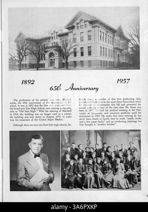 L'annuaire « Cardinal » 1957 met en lumière les étudiants, les professeurs, les clubs, l'athlétisme et les événements importants de l'année académique 1956-1957 de Marshall High School. Banque D'Images