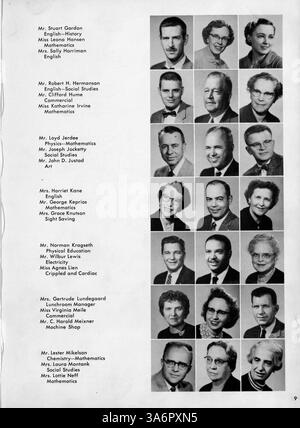 Cet annuel de lycée, « Cardinal » 1957, commémore l'année scolaire 1956-1957 de la Marshall High School en mettant l'accent sur la vie étudiante, l'athlétisme, les clubs et les événements scolaires. Banque D'Images