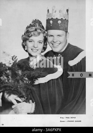 L'annuaire « Cardinal » 1957 de Marshall High School décrit l'expérience des étudiants, les réalisations sportives et les événements scolaires de l'année scolaire 1956-1957. Banque D'Images