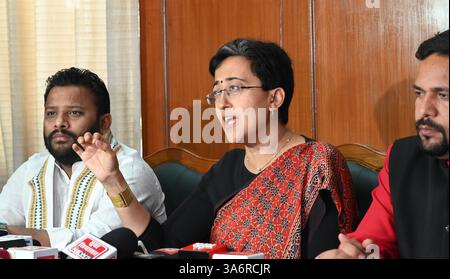 New Delhi, Inde. 25 mars 2025. NEW DELHI, INDE - MARS 25 : le dirigeant du PAA Atishi lors d'une conférence de presse pendant la session budgétaire de l'Assemblée législative de Delhi à Delhi Vidhan sabha le 25 mars 2025 à New Delhi, Inde. (Photo de Arvind Yadav/Hindustan Times/Sipa USA) crédit : Sipa USA/Alamy Live News Banque D'Images
