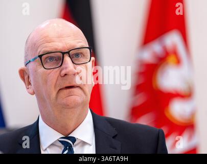 Potsdam, Allemagne. 26 mars 2025. Dietmar Woidke (SPD), ministre-président du Brandebourg, avant le début de la session du parlement de l'État du Brandebourg au cours de laquelle il fera la déclaration du gouvernement. Crédit : Soeren Stache/dpa/Alamy Live News Banque D'Images