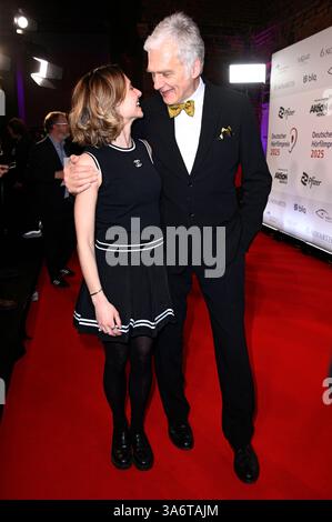 Svenja Jung und Walter Sittler BEI der Verleihung des 23. Deutschen Hörfilmpreises 2025 im Colosseum Filmtheater. Berlin, 25.03.2025 *** Svenja Jung et Walter Sittler lors de la remise du 23 German Hearing film Award 2025 au Colosseum Filmtheater Berlin, 25 03 2025 Foto :Xn.xKubelkax/xFuturexImagex hoerfilmpeis 5417 Banque D'Images