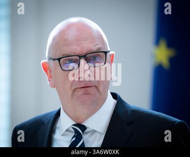 Potsdam, Allemagne. 26 mars 2025. Dietmar Woidke (SPD), ministre-président du Brandebourg, prononce la déclaration du gouvernement lors de la session du parlement de l'État du Brandebourg. Crédit : Soeren Stache/dpa/Alamy Live News Banque D'Images