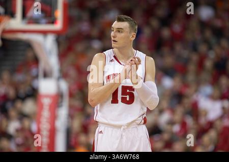 15 février 2015 : Sam Dekker, attaquant des Badgers du Wisconsin, #15 lors du match de basket-ball de la NCAA entre les Badgers du Wisconsin et l'Illinois, combattant Illini au Kohl Center de Madison, WISCONSIN. Le Wisconsin bat l'Illinois 68-49. John Fisher/CSM(image crédit : © John Fisher/Cal Sport Media/ZUMAPRESS.com) Banque D'Images