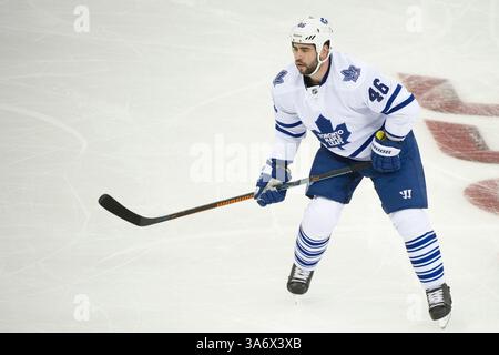 12 octobre 2014 : Roman Polak (46 ans), défenseur des Maple Leafs de Toronto, est en action pendant le match opposant les Rangers de New York et les Maple Leafs de Toronto au Madison Square Garden à Manhattan, New York . Les Maple Leafs de Toronto battent les Rangers de New York 6-3. Crédit obligatoire : Kostas Lymperopoulos/CSM (crédit image : © Kostas Lymperopoulos/Cal Sport Media/ZUMAPRESS.com) Banque D'Images