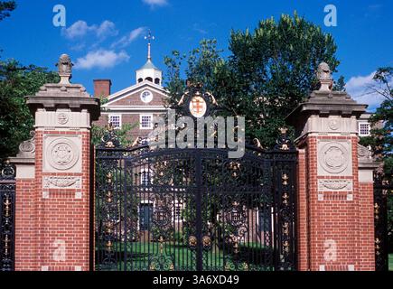 25 juillet 2004 ; Providence, RI, États-Unis ; portes d'entrée de l'université Brown. Banque D'Images