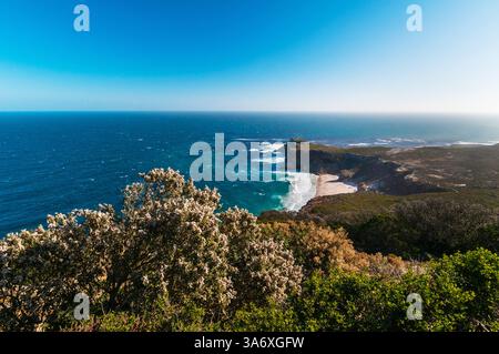 Une vue en haut angle du Cap de bonne-espérance et de False Bay, Afrique du Sud, Cap occidental, parc national du Cap de bonne-espérance Banque D'Images