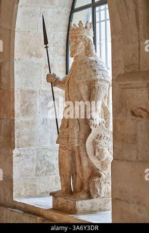 Statue du roi Alphonse, cloître inférieur, cathédrale de Santa María, gothique français, Burgos, Castille-et-León, Espagne, Europe Banque D'Images