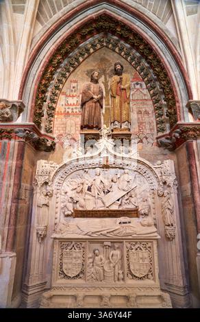 Tombe de Gonzalo de Burgos, tombe gothique, cloître inférieur, cathédrale de Santa María, gothique français, Burgos, Castille-et-León, Espagne, Europe Banque D'Images