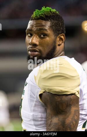 29 novembre 2104 : Shawn Oakman (2 ans), Baylor Bears, lors du match de football NCAA entre les Baylor Bears et les Texas Tech Red Raiders au AT&T Stadium d'Arlington, Texas. Les Bears ont vaincu les Red Raiders 48-46.(image crédit : © Tim Warner/Cal Sport Media/ZUMAPRESS.com) Banque D'Images