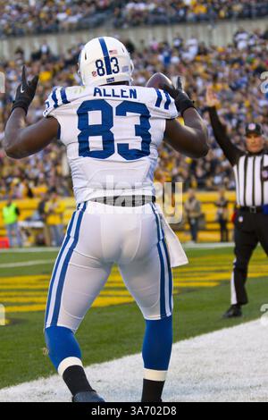 26 octobre 2014 - Pittsburgh, Pennsylvanie, U. S - Indianapolis Colts Tight End Dwayne Allen (83) célèbre son touchdown pendant le match. Les Steelers de Pittsburgh battent les Colts d'Indianapolis 51-34 à Heinz Field. (Crédit image : © Brian Kunst/ZUMA Wire) Banque D'Images