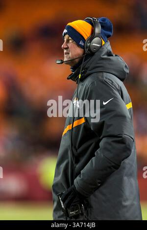 30 novembre 2014 : John Fox, entraîneur-chef des Broncos de Denver, lors d'un match en NFL entre les Broncos de Denver et les Chiefs de Kansas City au stade Arrowhead de Kansas City, Missouri. Les Broncos ont battu les Chiefs 29-16.(image crédit : © Tim Warner/Cal Sport Media/ZUMAPRESS.com) Banque D'Images